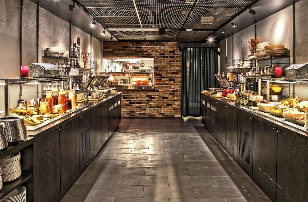 restaurant cafeteria