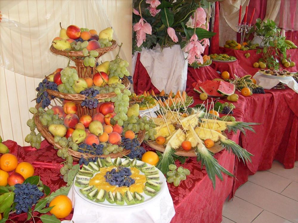restaurant cafeteria