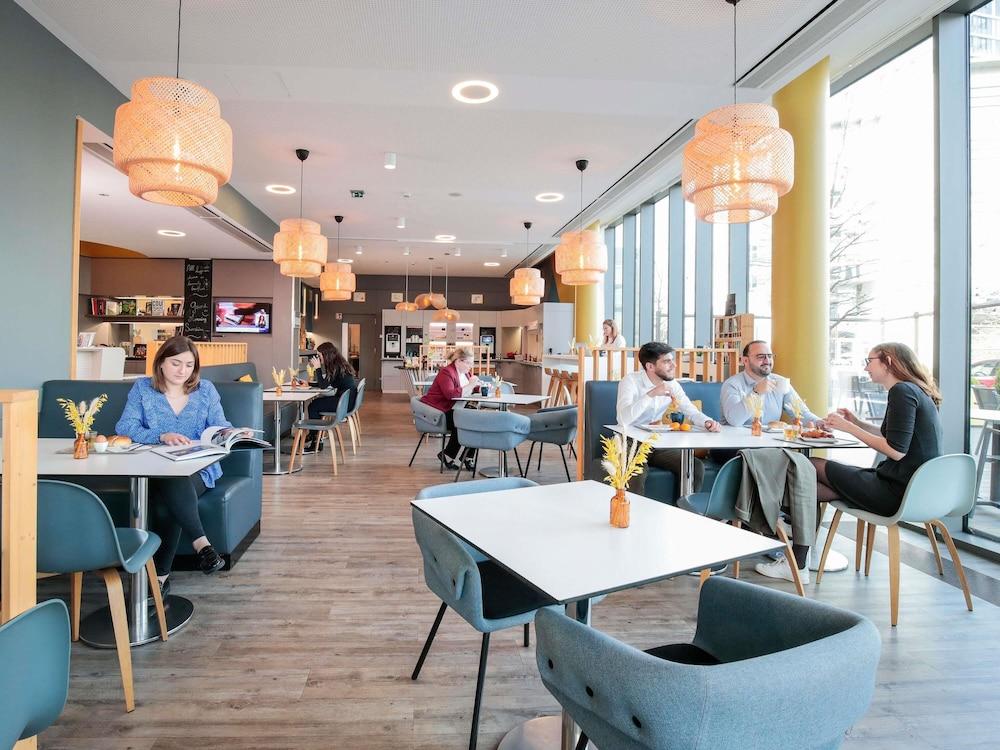 restaurant cafeteria