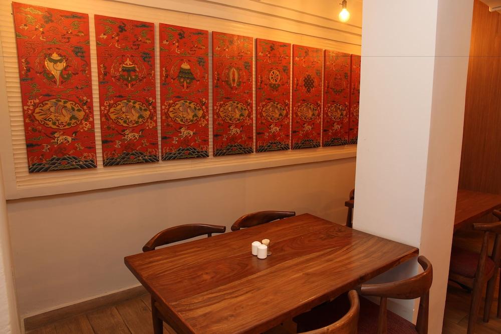 restaurant cafeteria