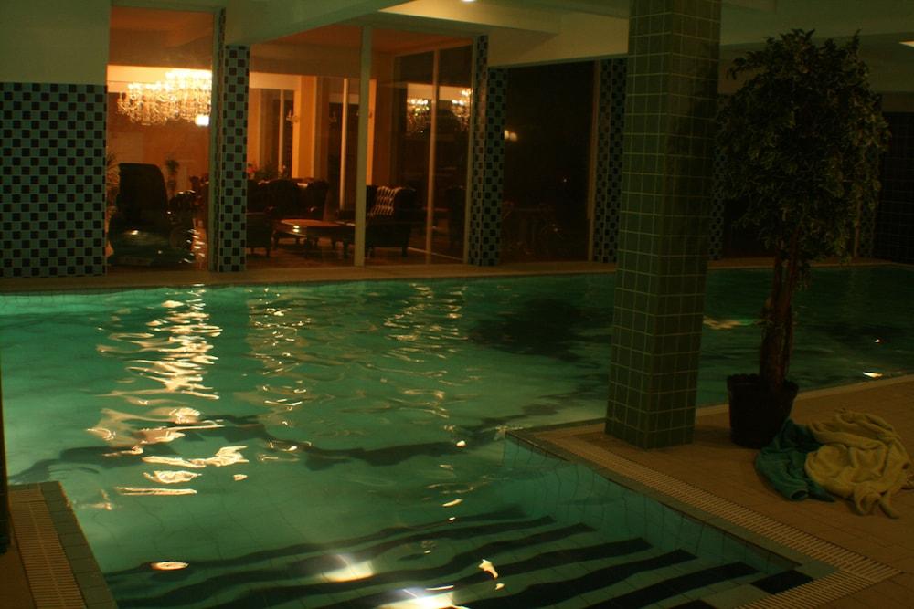 swimming pool spa