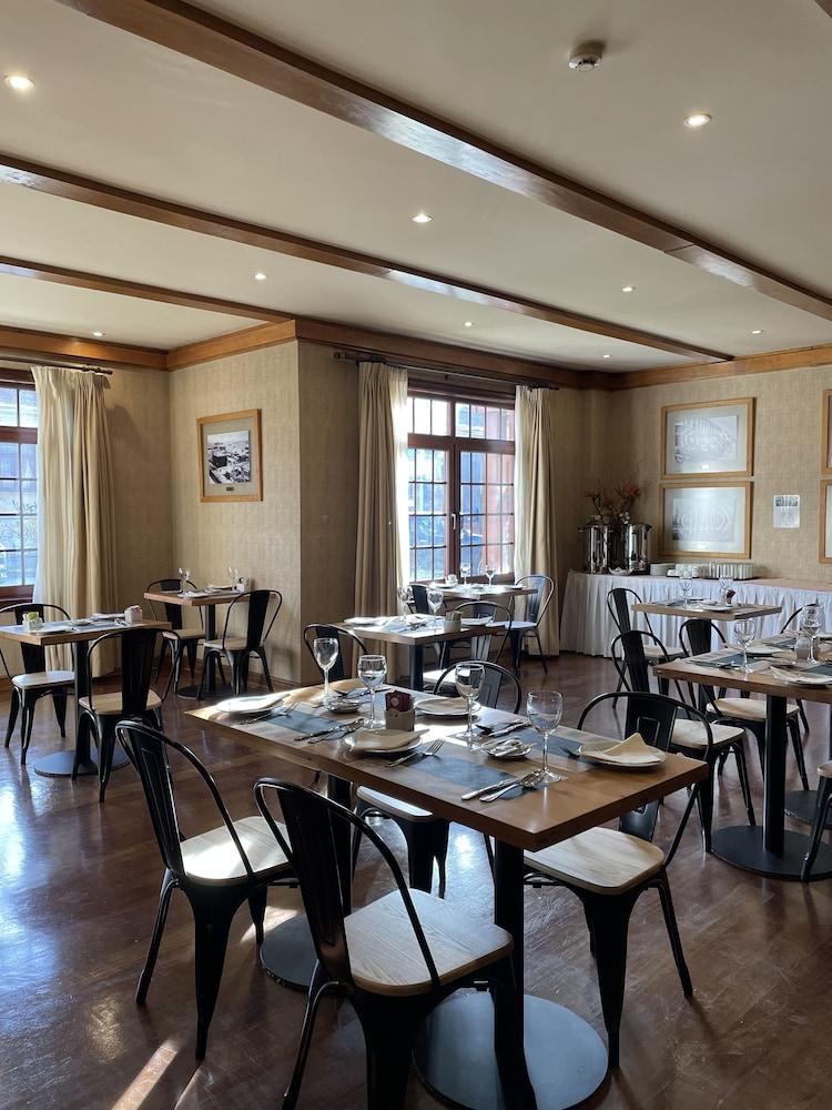 restaurant cafeteria