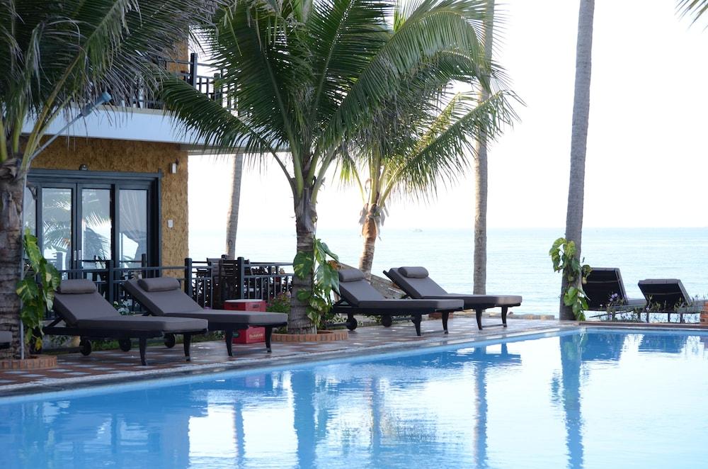 swimming pool spa