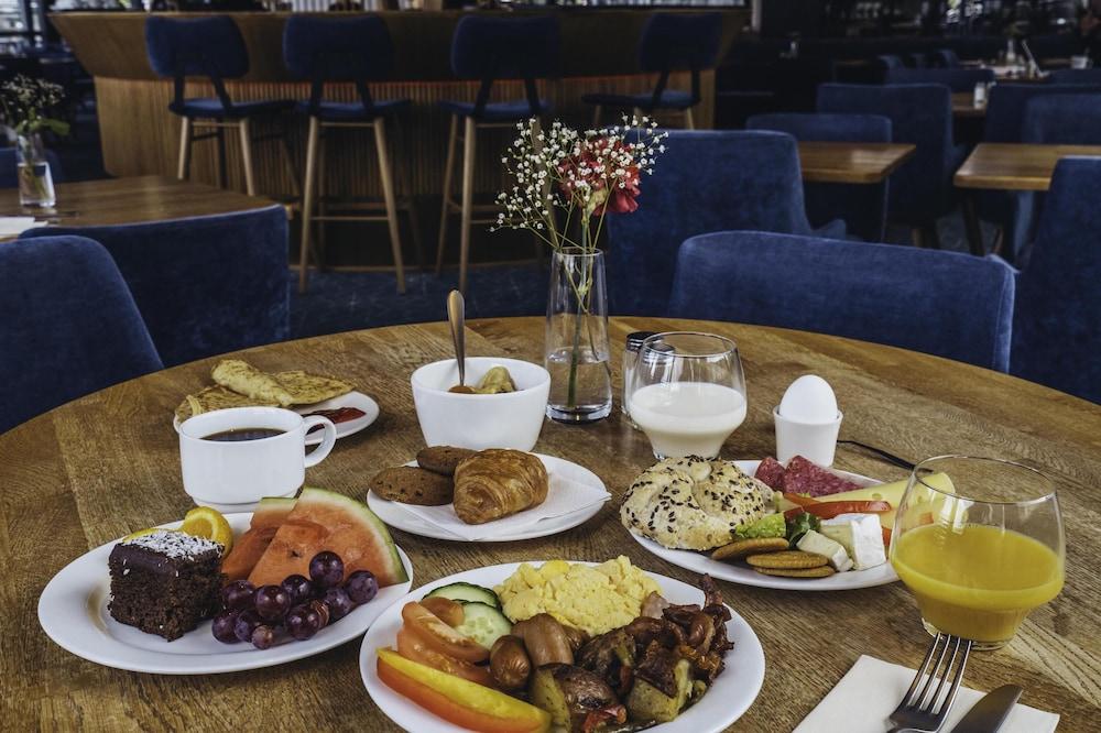 restaurant cafeteria