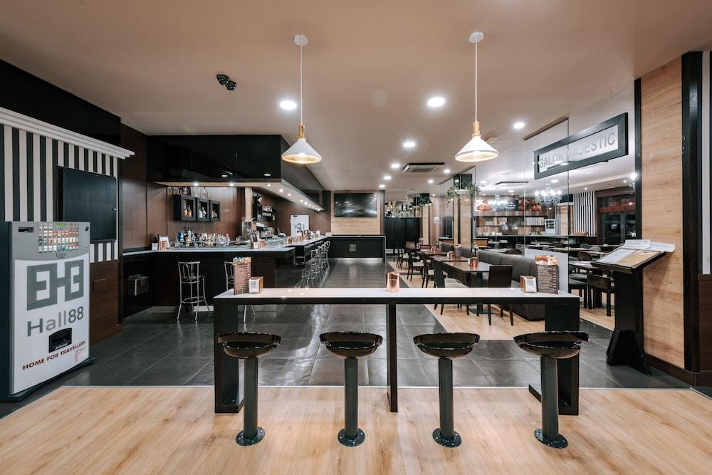 restaurant-cafeteria