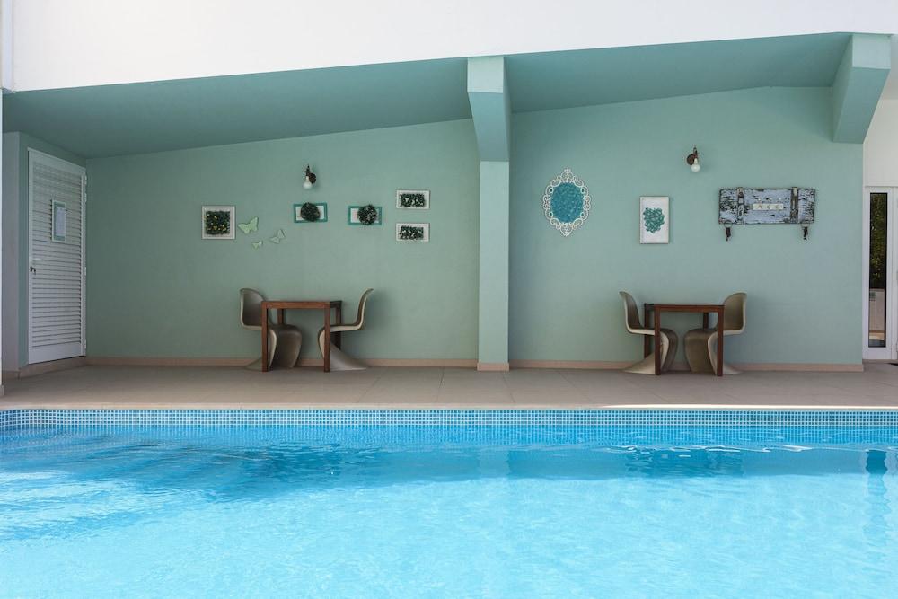 swimming pool spa