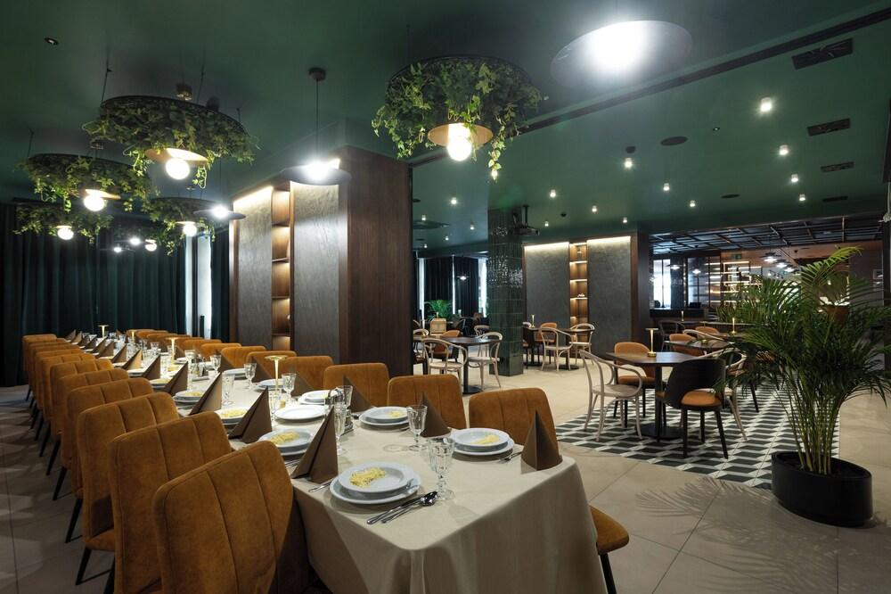 restaurant cafeteria