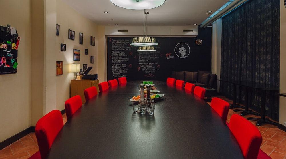 restaurant cafeteria