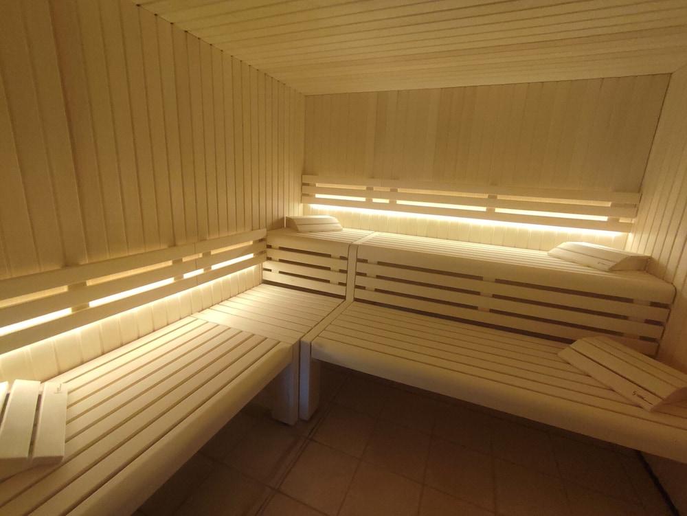 swimming pool spa