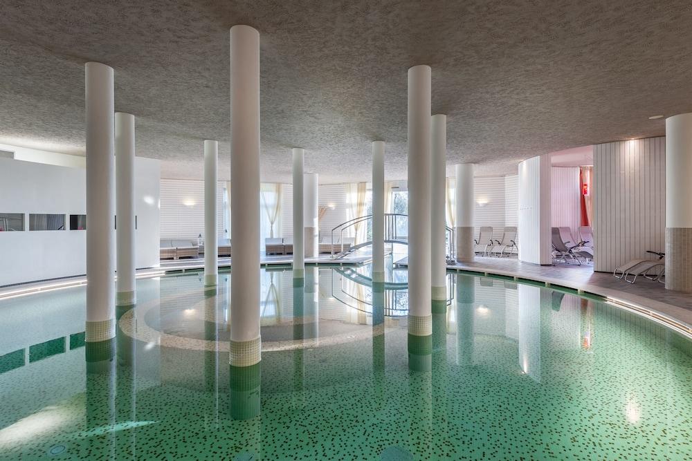 swimming pool spa