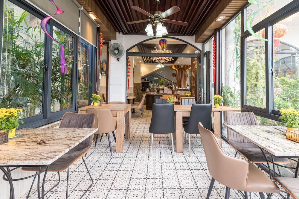 restaurant cafeteria