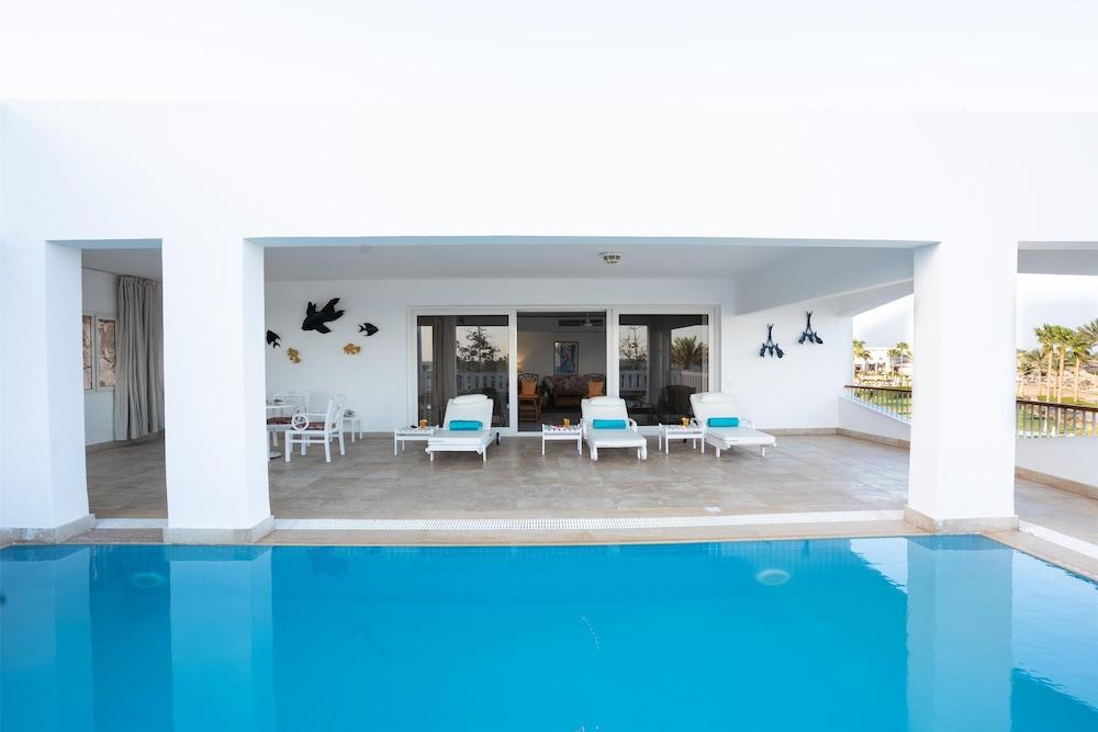 swimming pool spa