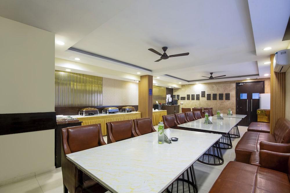restaurant cafeteria