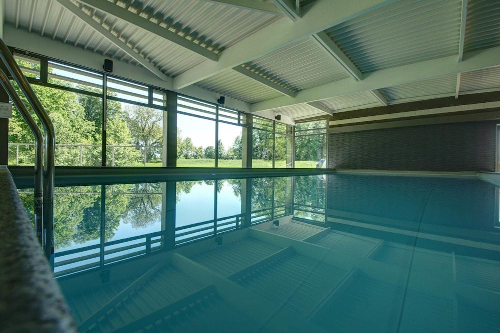 swimming pool spa