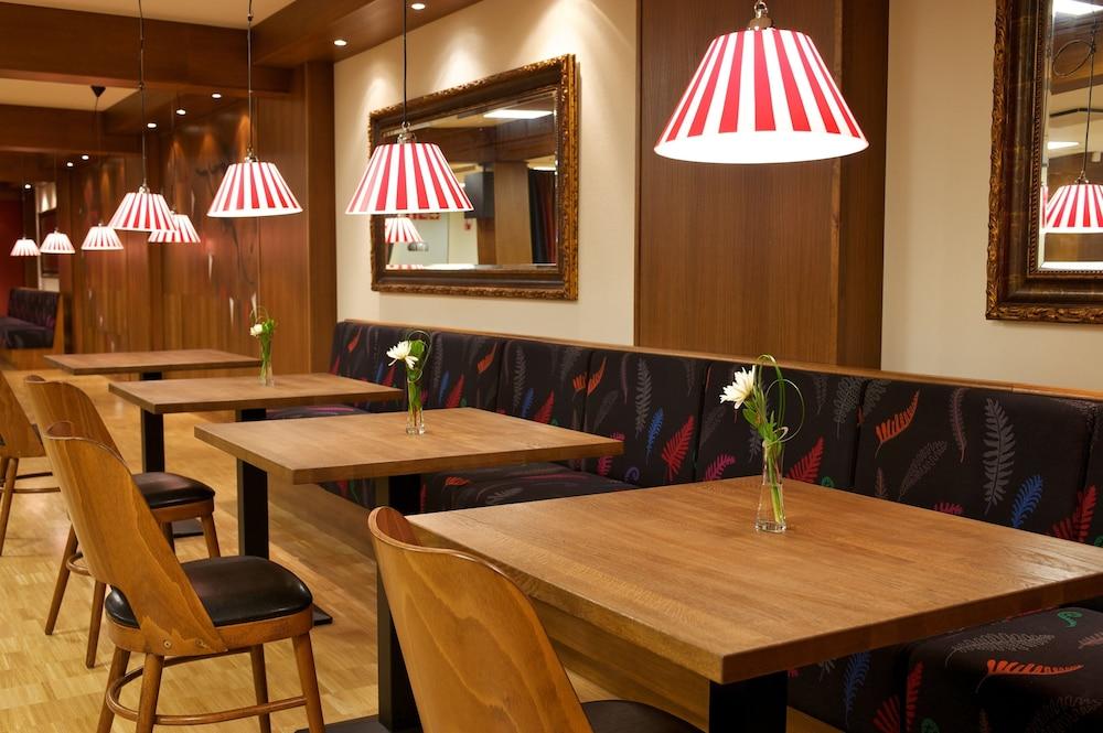restaurant cafeteria