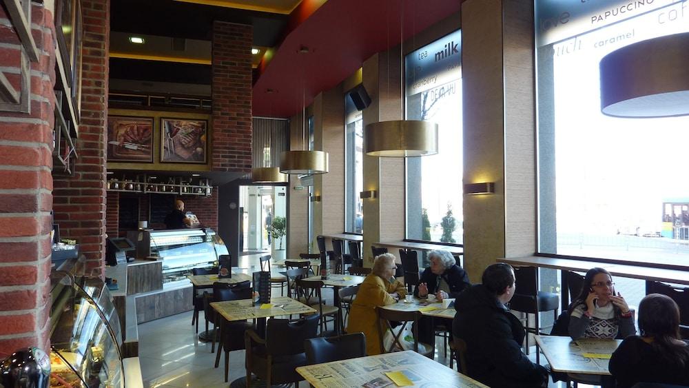restaurant cafeteria