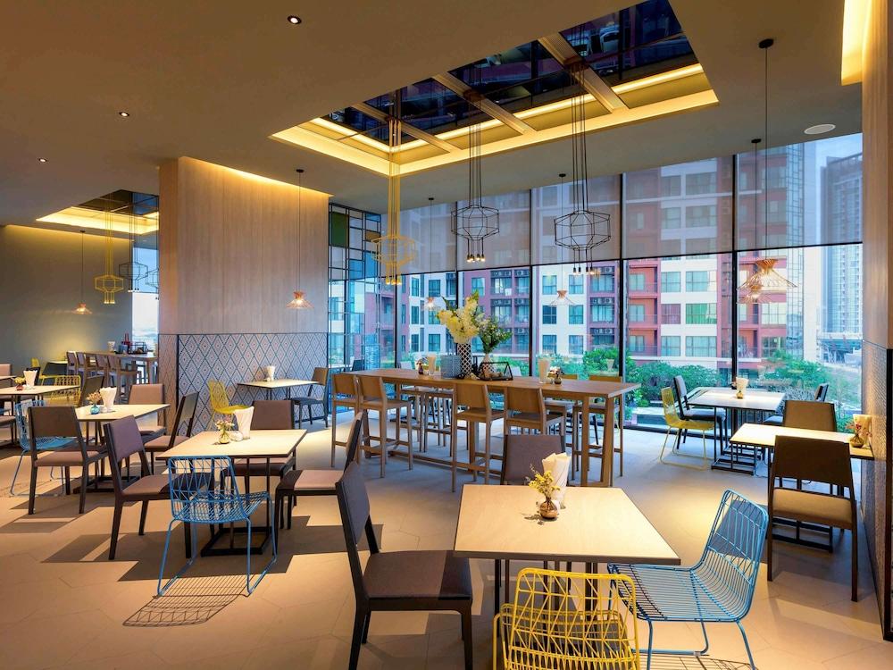 restaurant cafeteria