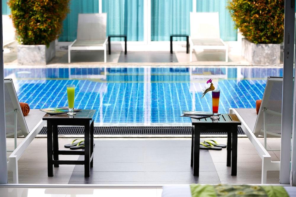swimming pool spa