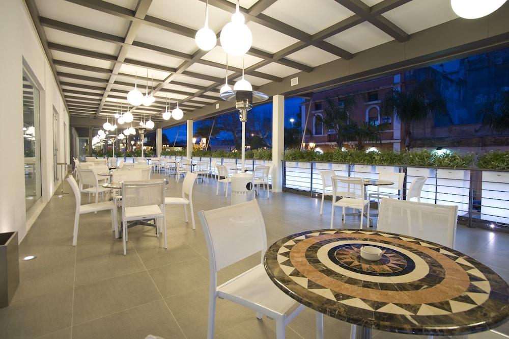 restaurant cafeteria