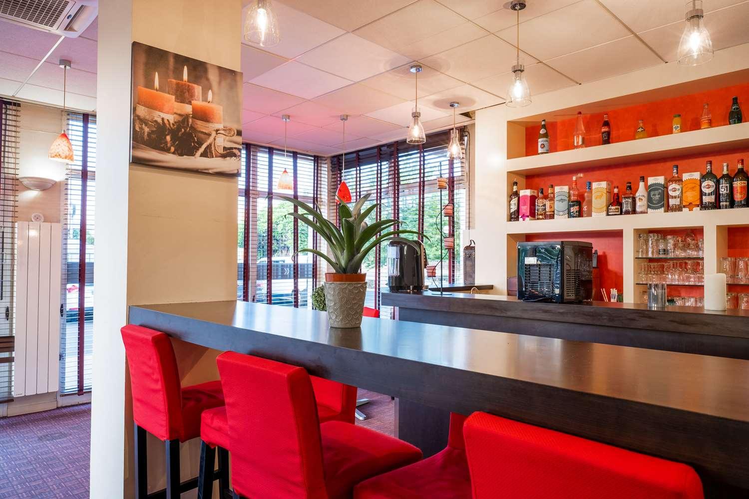 restaurant cafeteria