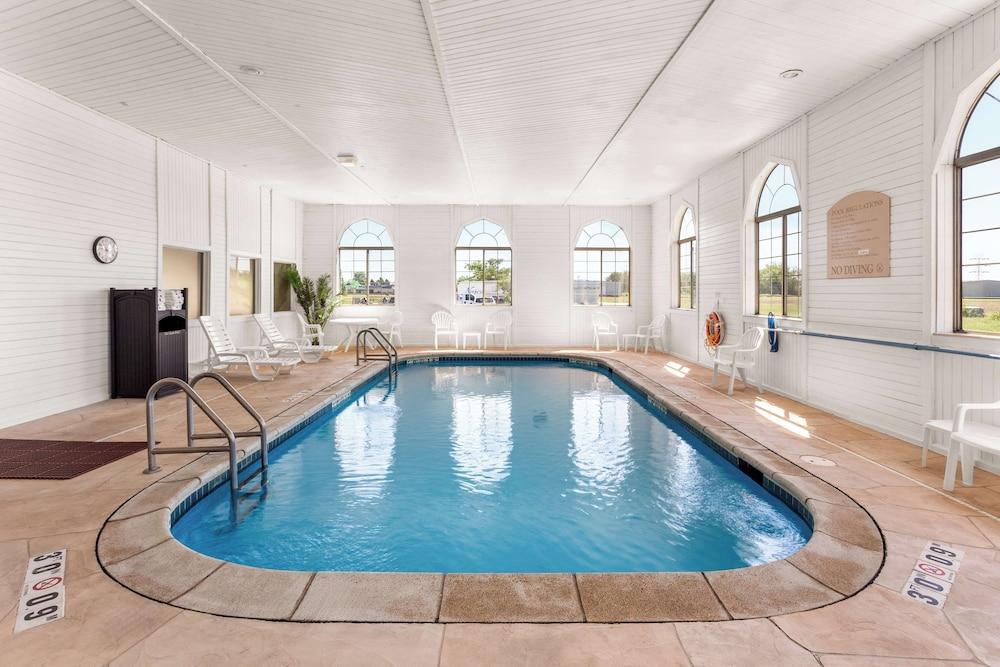 swimming pool spa