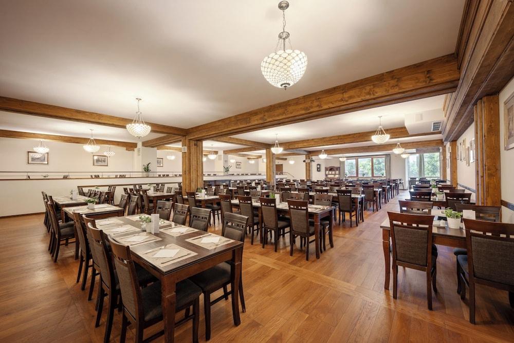 restaurant cafeteria