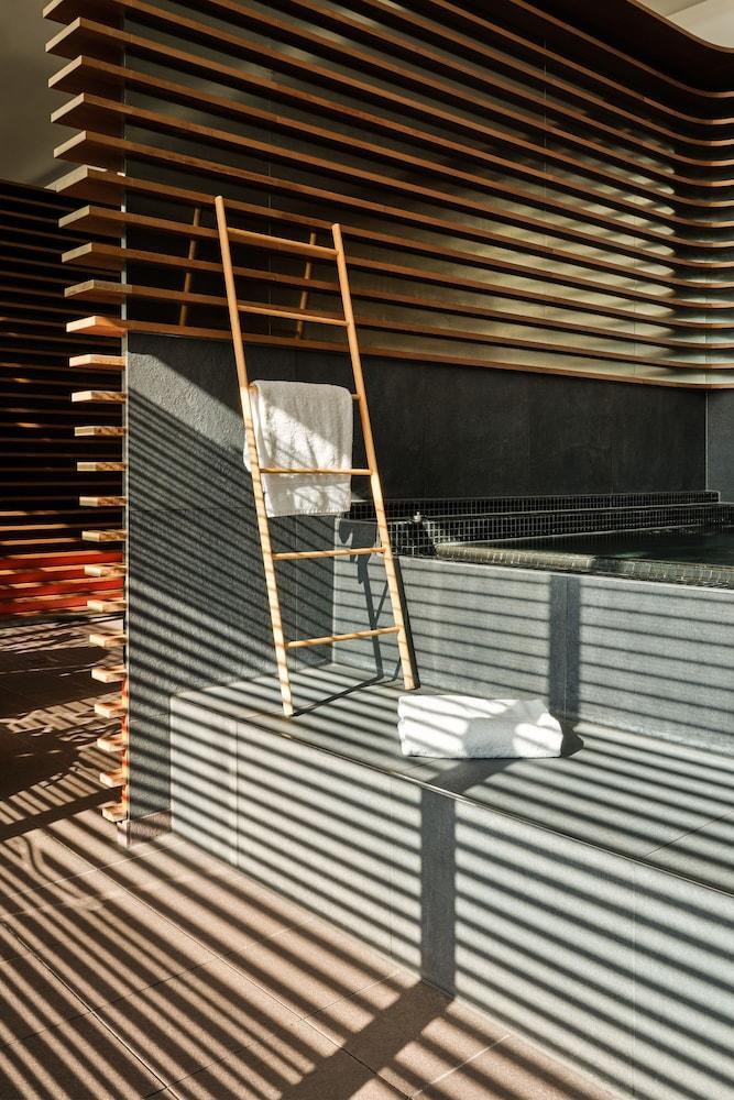 swimming pool spa