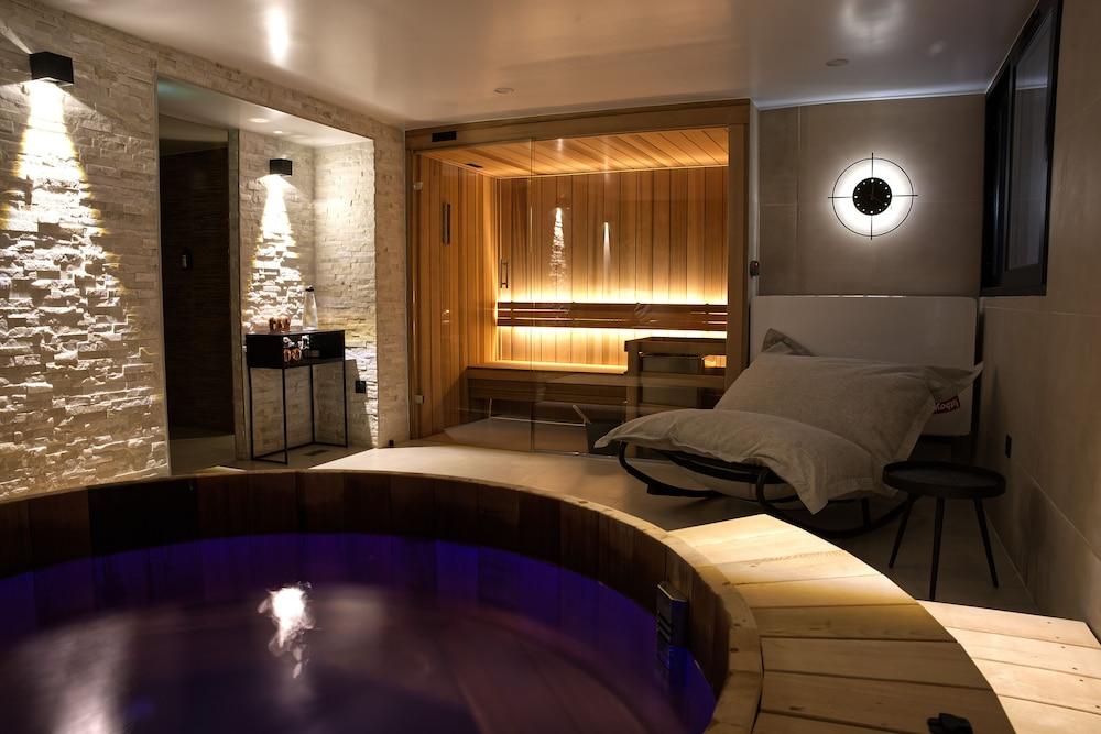 swimming pool spa