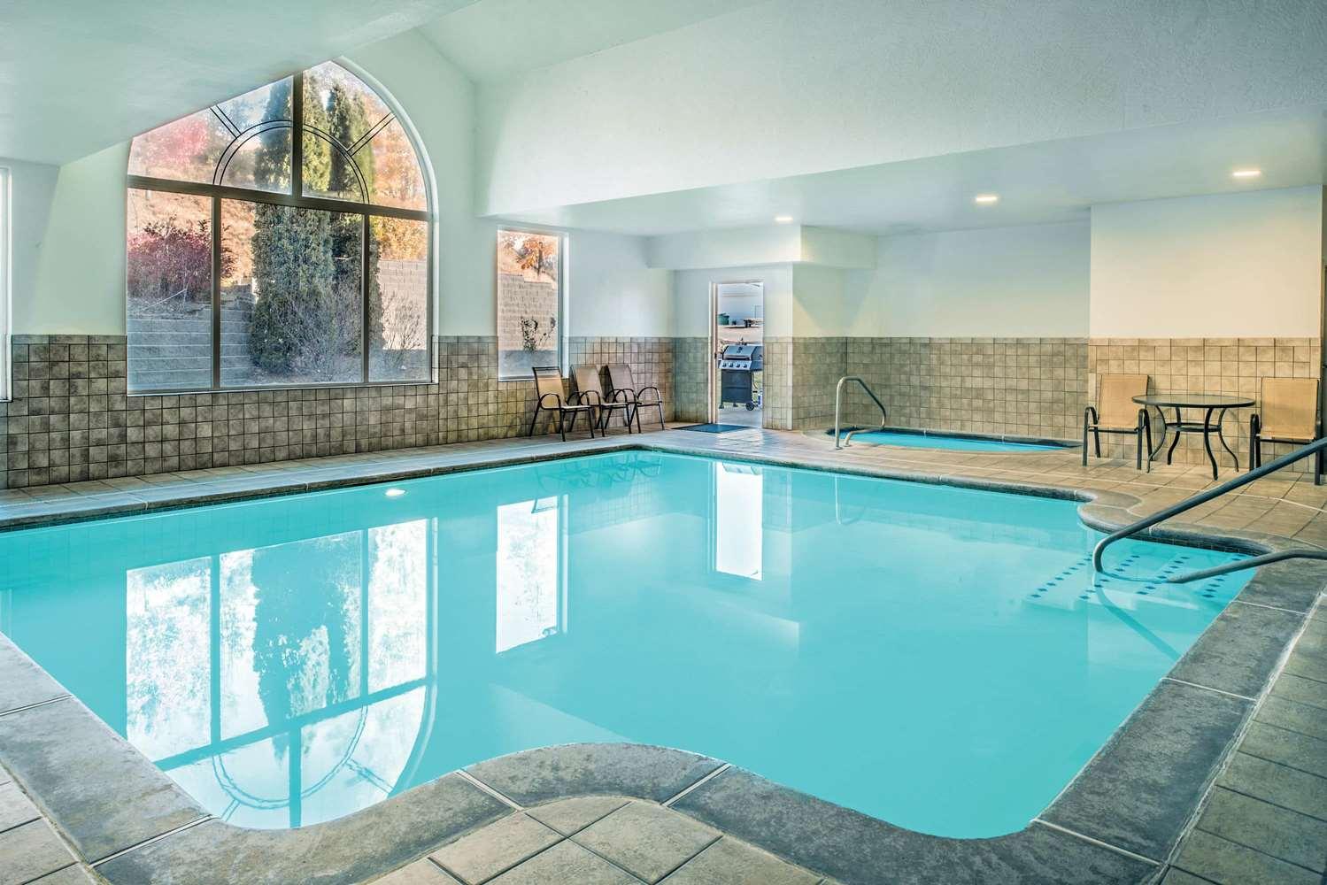 swimming pool spa