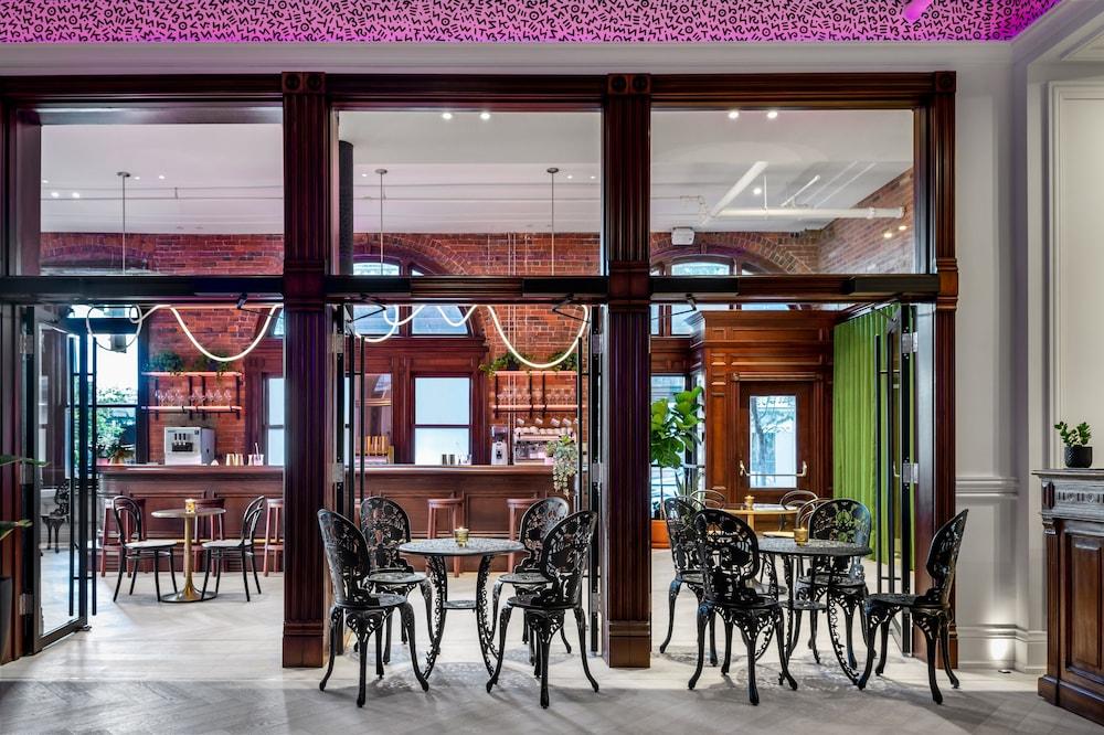 restaurant cafeteria