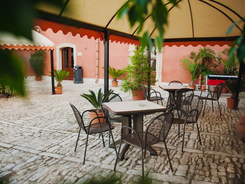 restaurant-cafeteria
