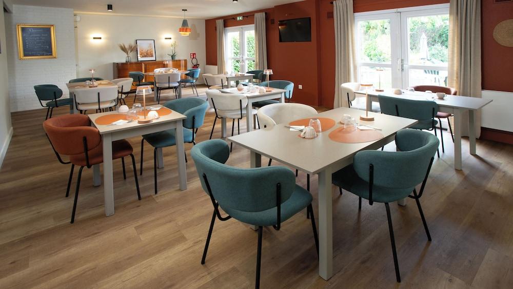 restaurant cafeteria