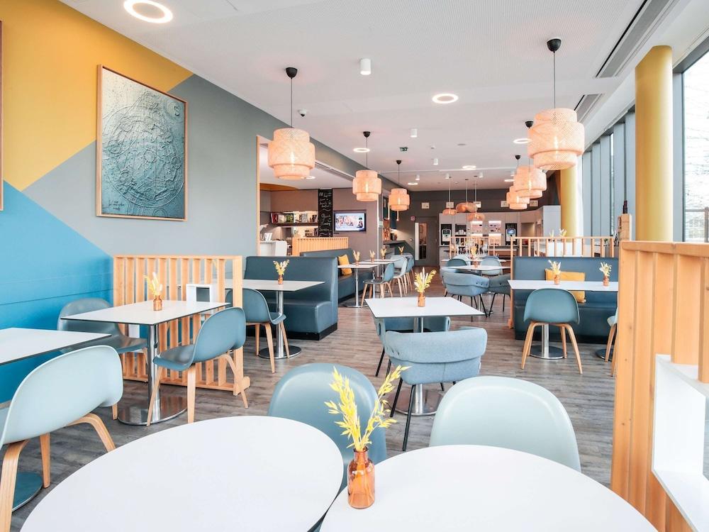 restaurant cafeteria