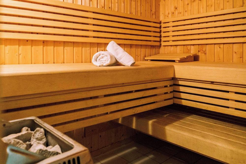 swimming pool spa