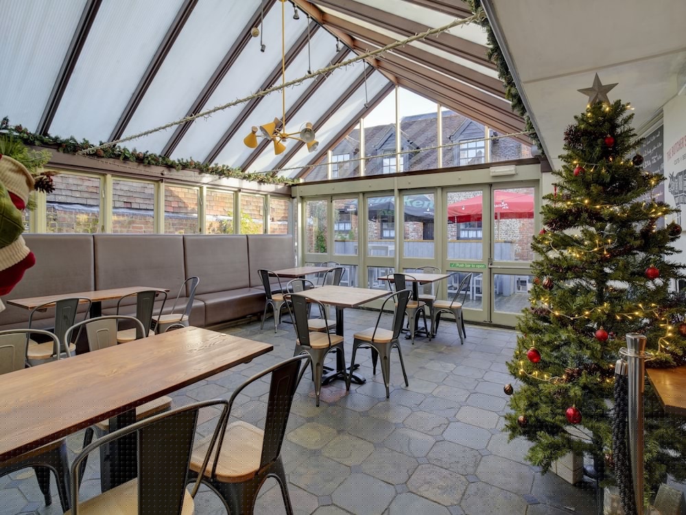 restaurant cafeteria