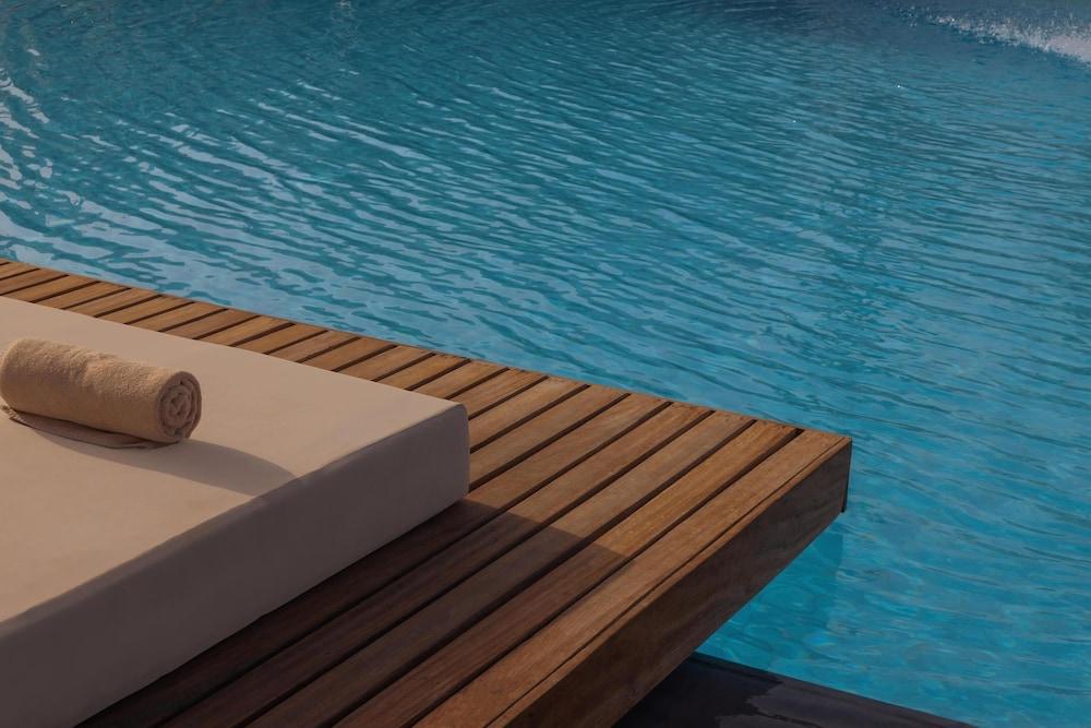 swimming pool spa