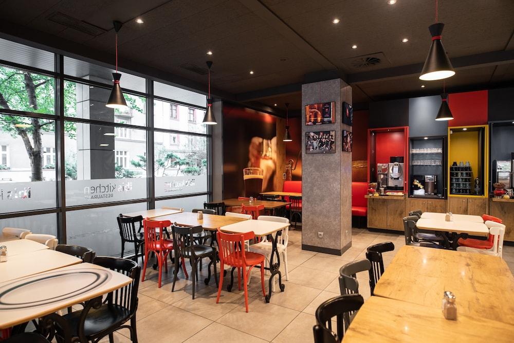restaurant cafeteria