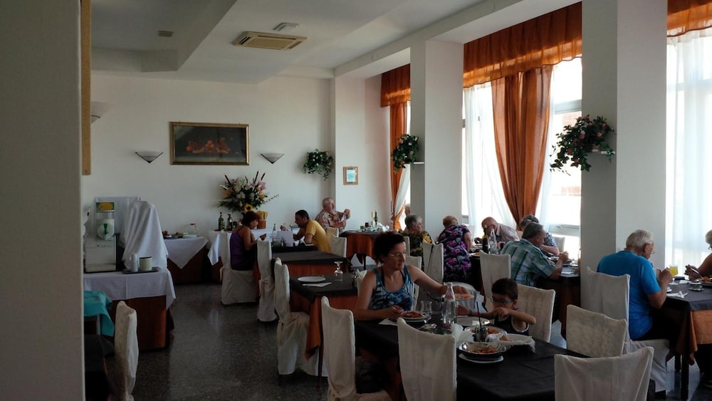restaurant-cafeteria