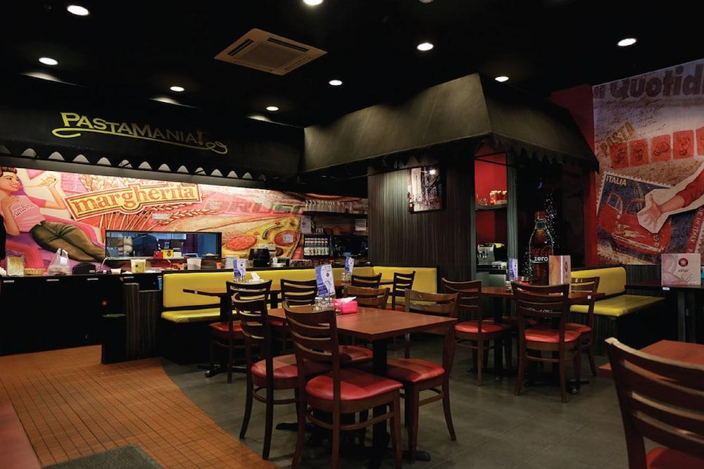 restaurant cafeteria