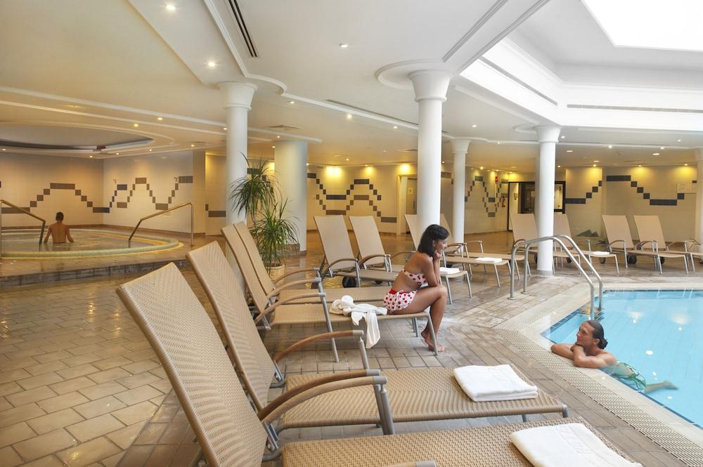 swimming pool spa