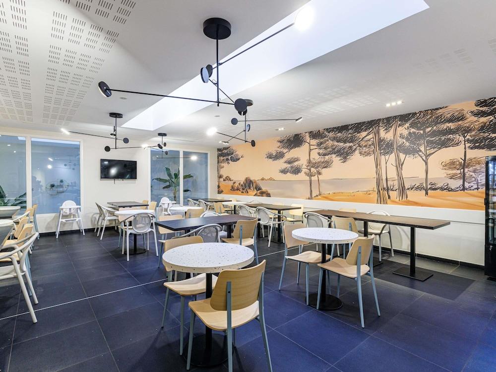 restaurant cafeteria