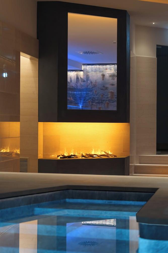 swimming pool spa