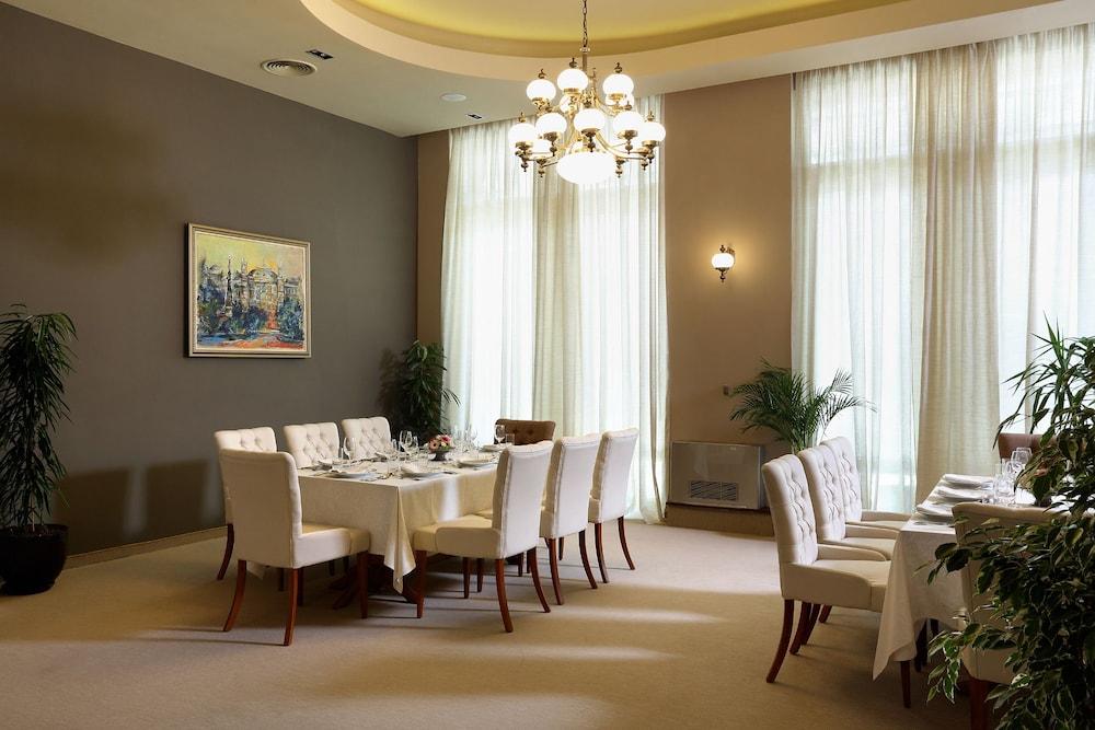 restaurant-cafeteria
