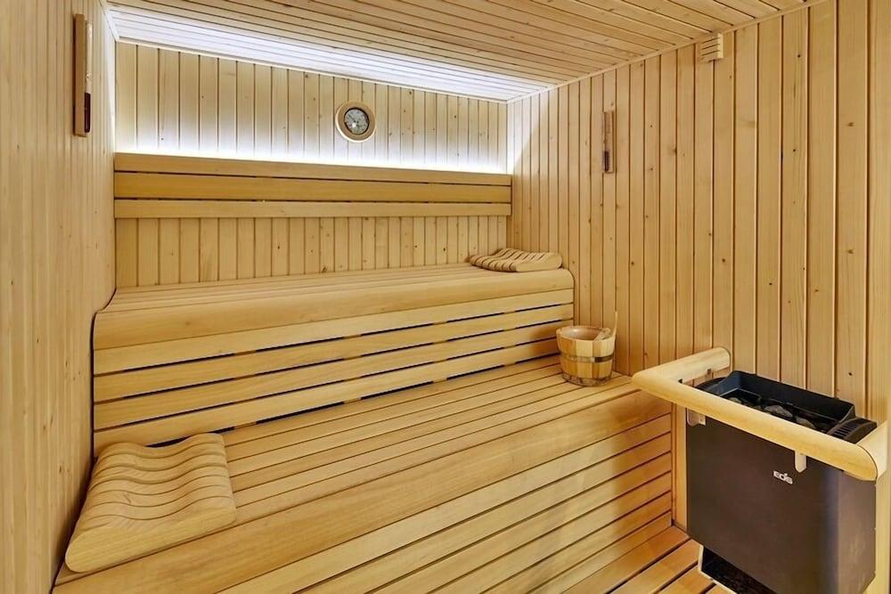 swimming pool spa
