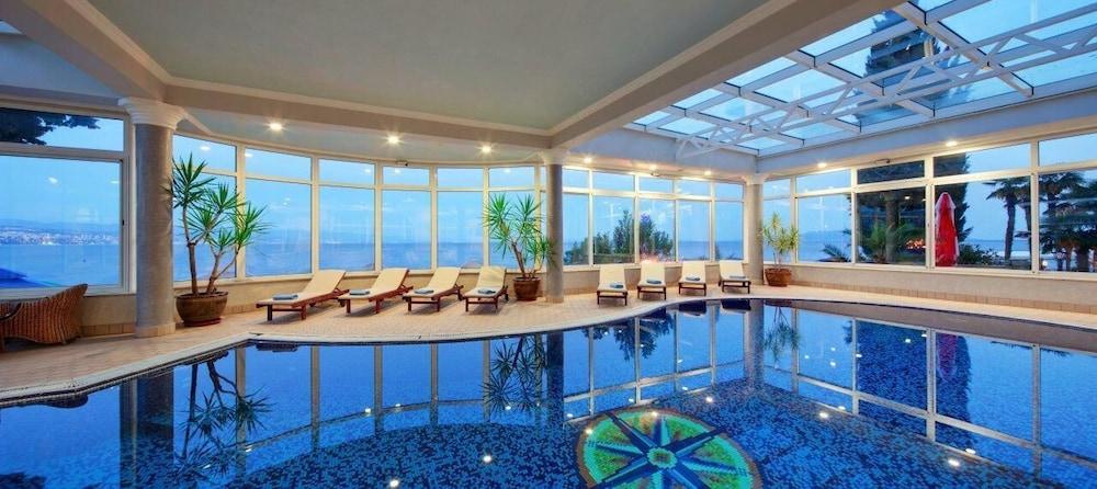 swimming pool spa
