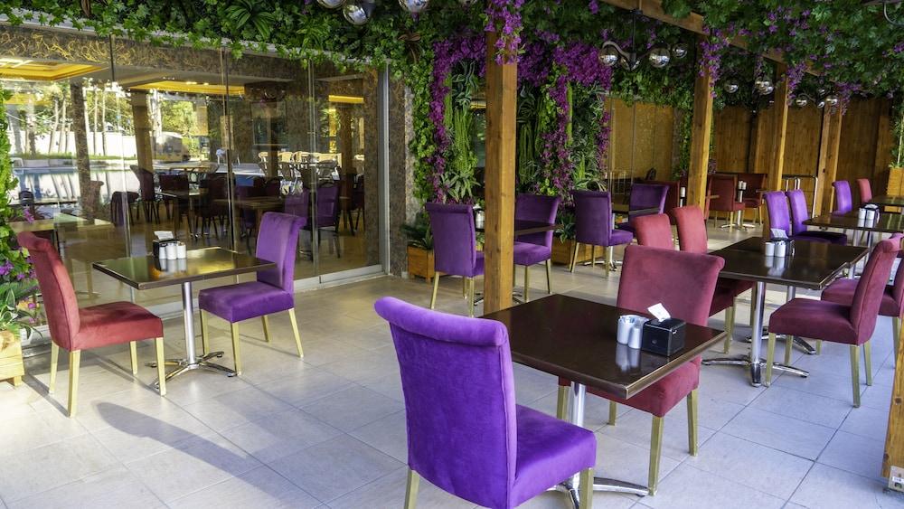 restaurant cafeteria