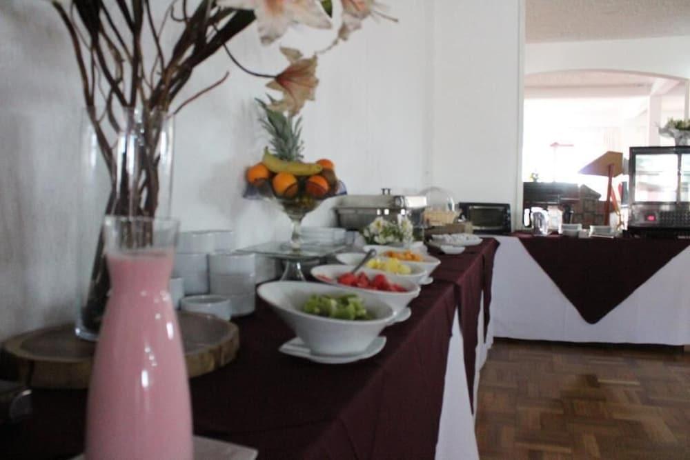 restaurant cafeteria