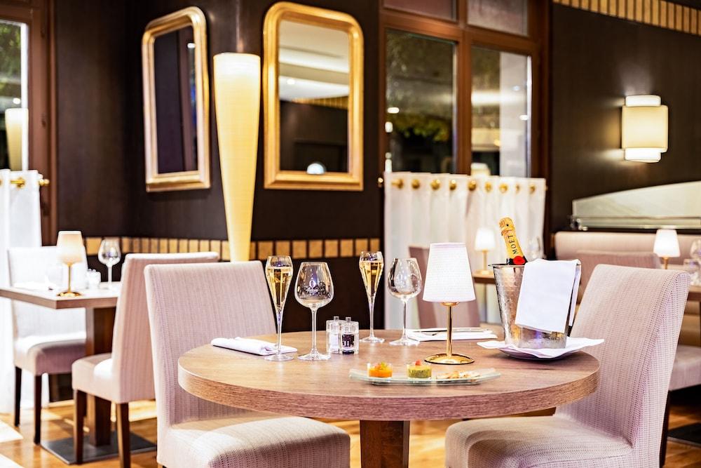 restaurant cafeteria