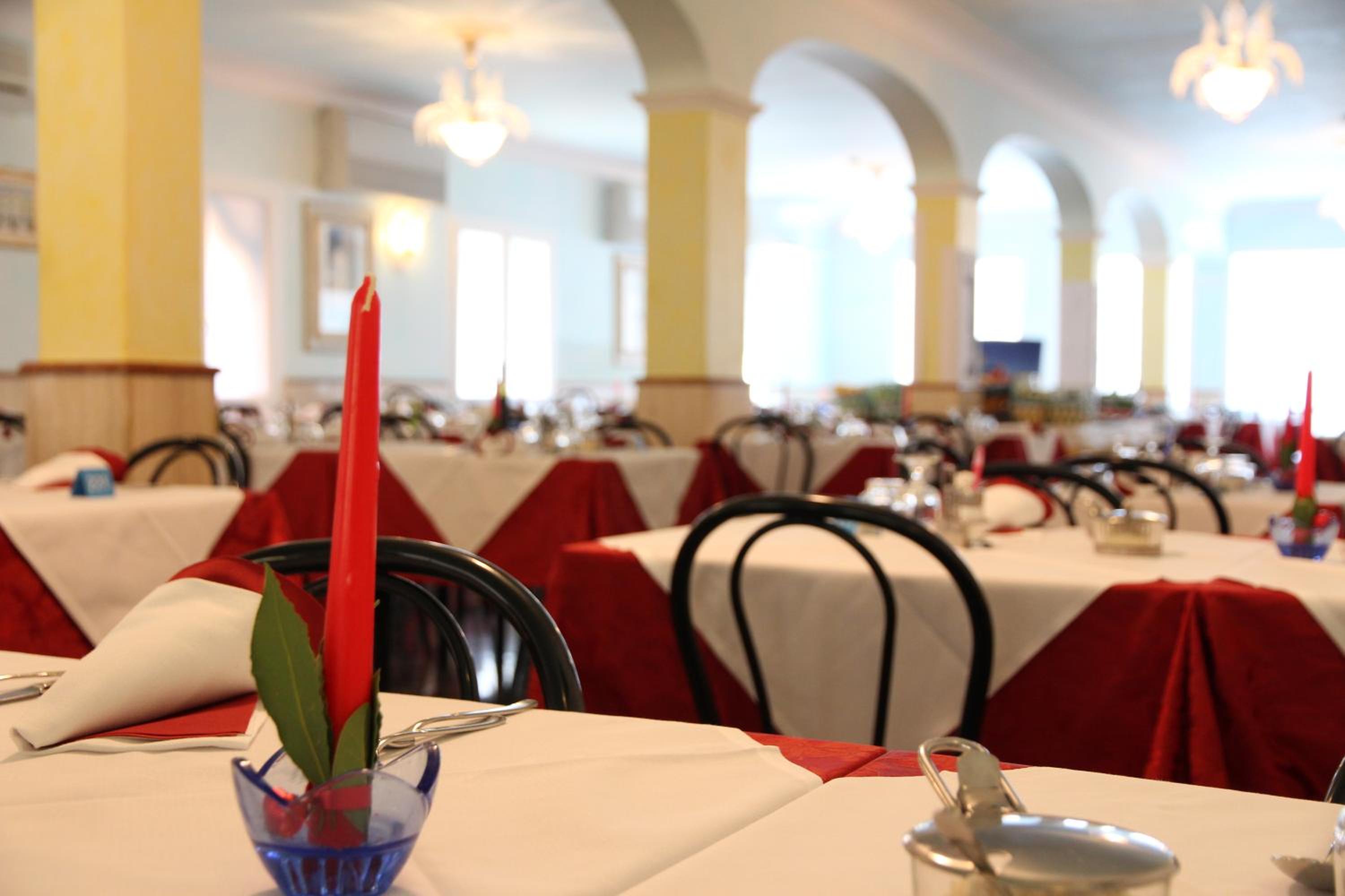 restaurant cafeteria