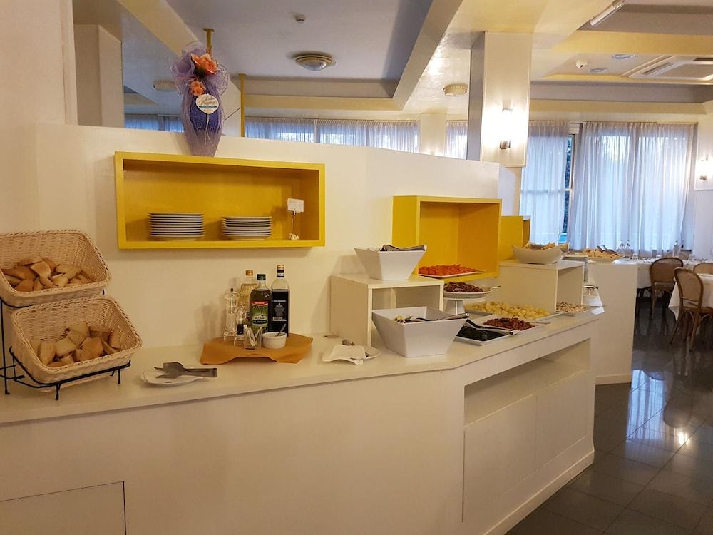 restaurant-cafeteria